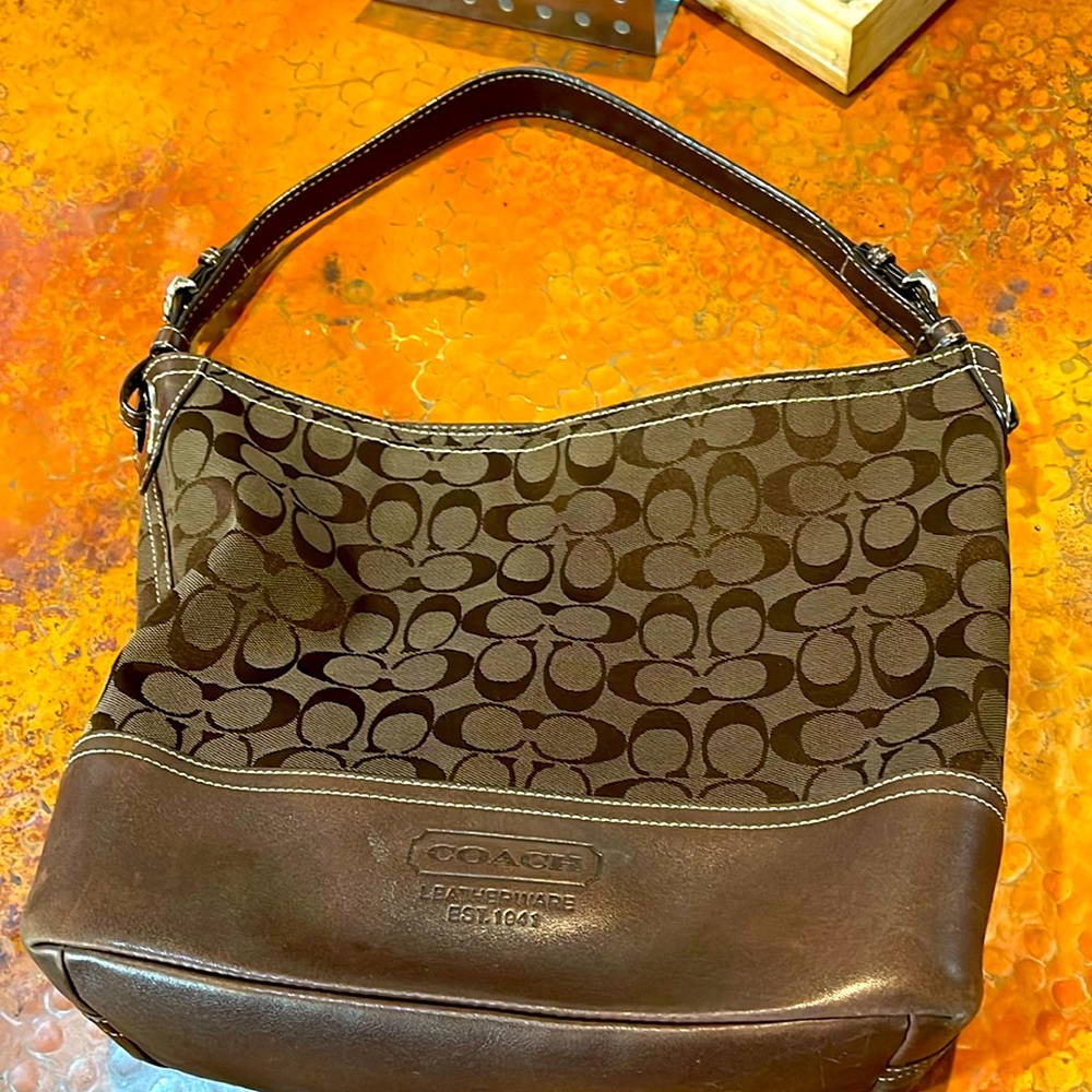 Coach brown shoulder bag/purse.